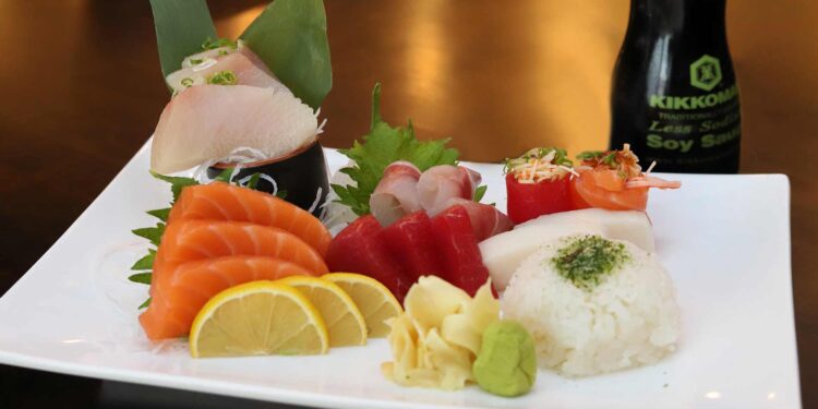 Sushi Q 5 Bar & Grill: Showcase for Sushi
