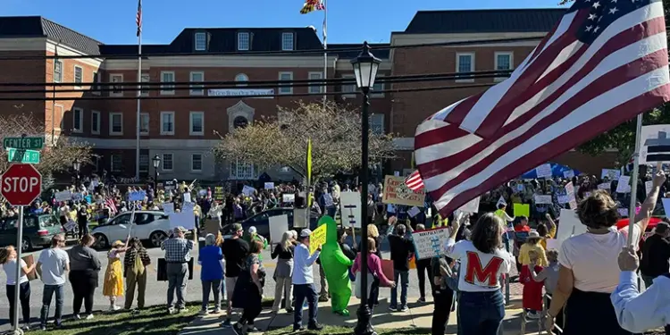 Largest Gathering Join Peaceful ‘No Kings’ Protest in Westminster